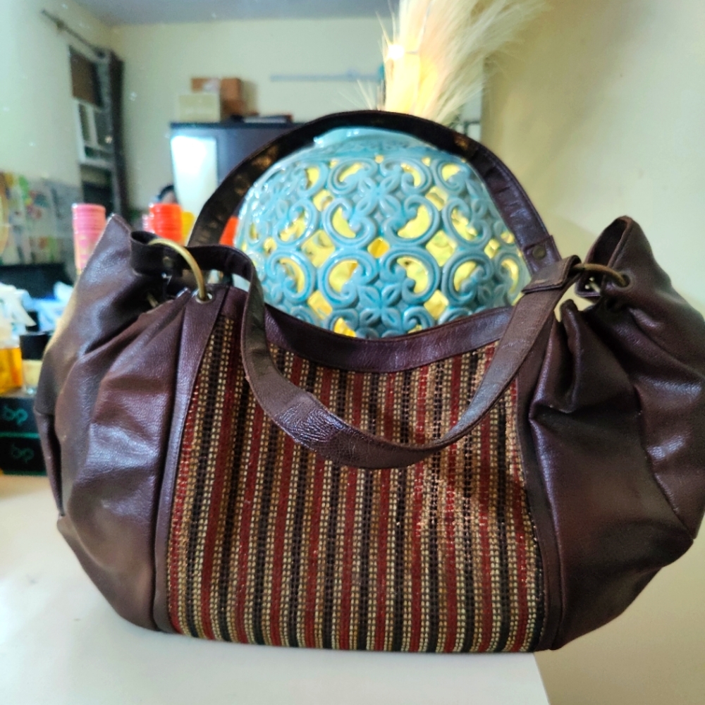 Cynthia Rowley Leather Handbags - not negotiable - Picture 4 of 4